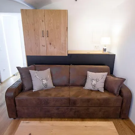 Darebell Loft 1 *